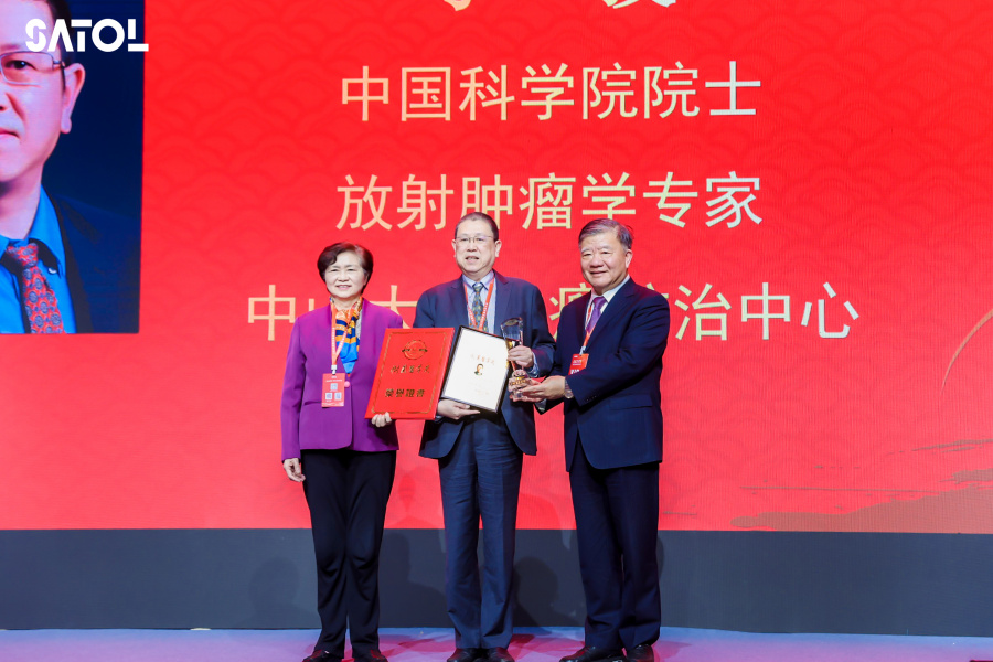 1765438233589419xqe6.jpg 图4.陈竺院士、李兰娟院士为马骏院士颁奖.jpg